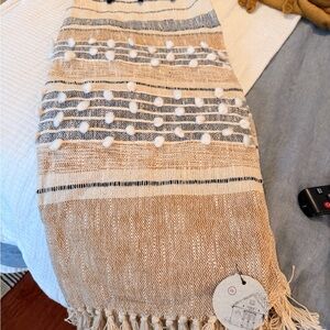 Beautiful Textured Woven Throw. NWT.